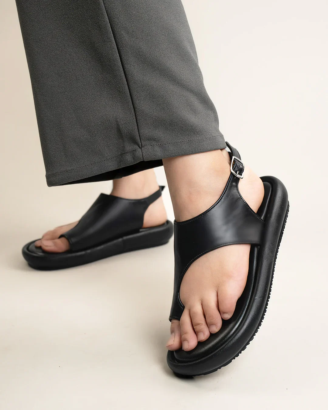 Women Black Toe Ring Flatforms - Image 3